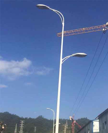LED路灯安装现场