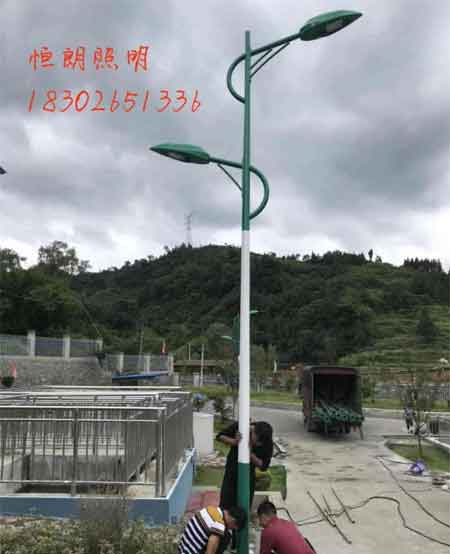 LED路灯安装现场