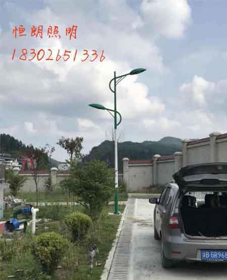 LED路灯安装现场