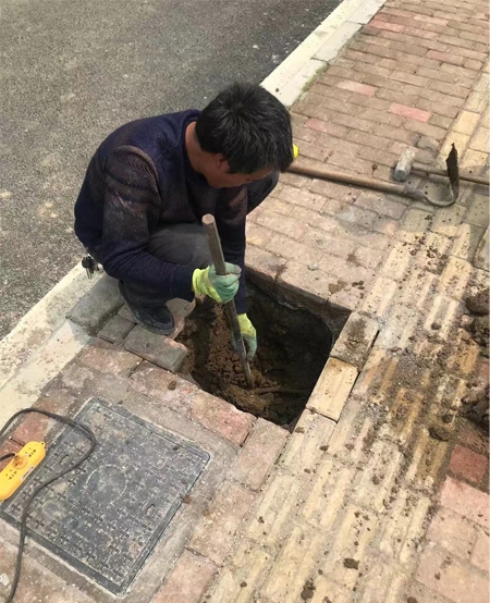 LED路灯安装现场