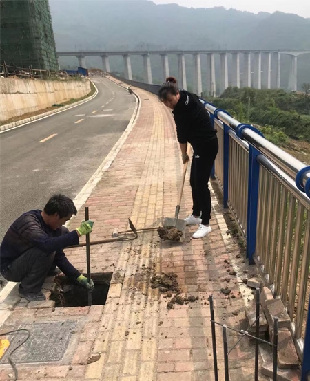 LED路灯安装现场