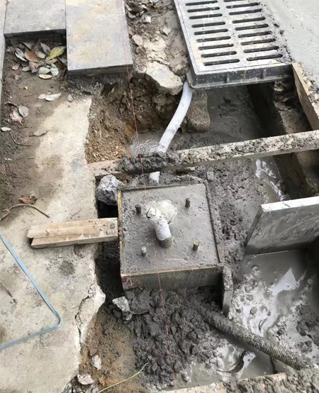 LED路灯安装现场
